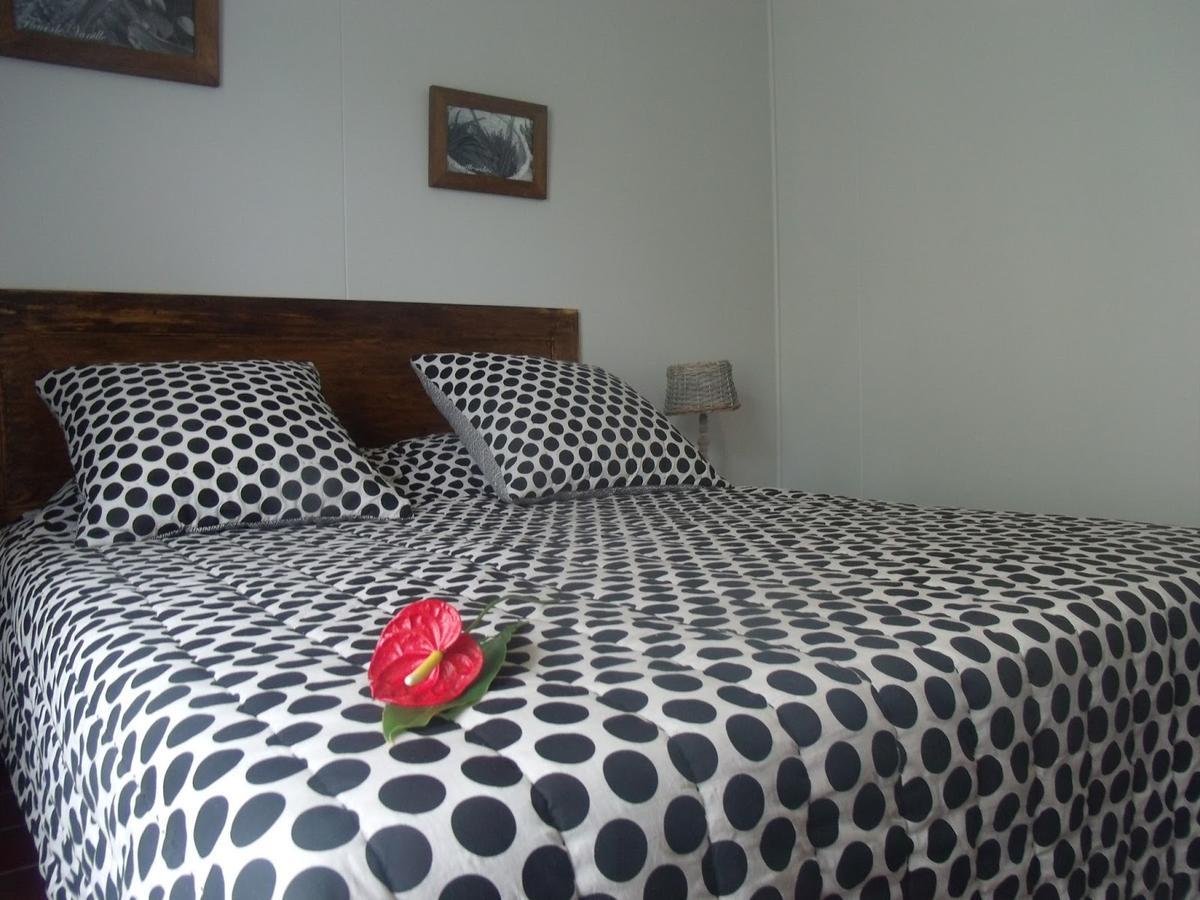Le Four A Pain Bed & Breakfast Saint-Philippe Exterior photo